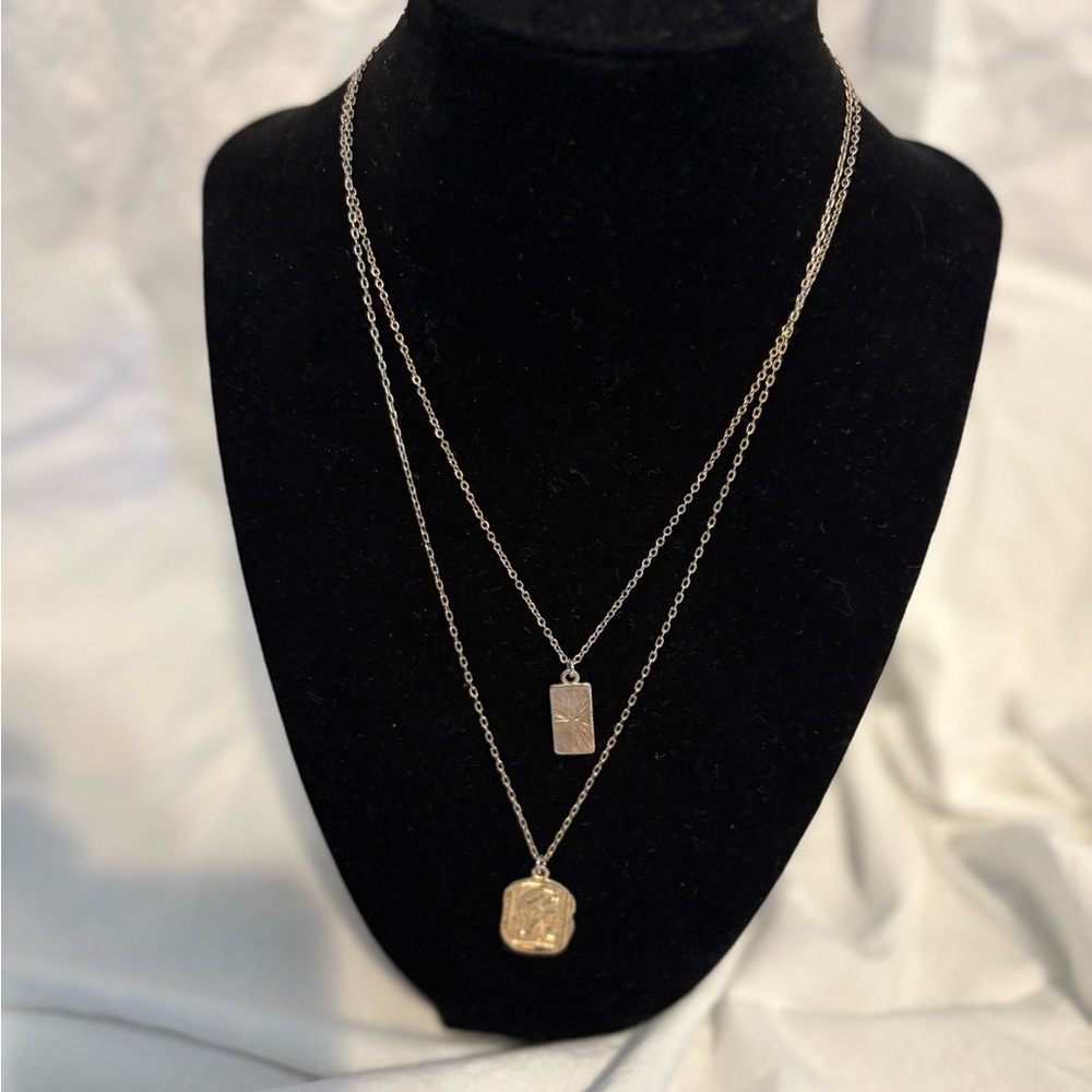 Elegant Gold Layered Necklace Set